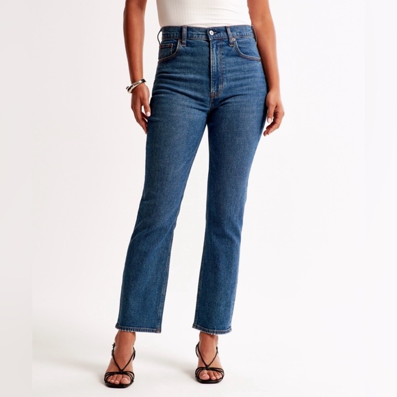 Abercrombie Women's Curve Love Ultra High Rise Ankle Straight Jean 27 Short - Picture 2 of 8